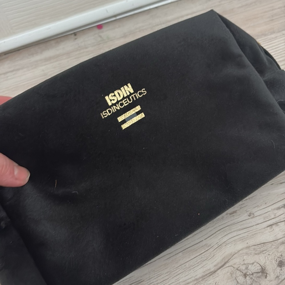Isdin Necessaire Bag View 3